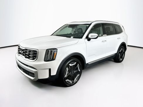 Used 2025 Kia Telluride S FWD image 3