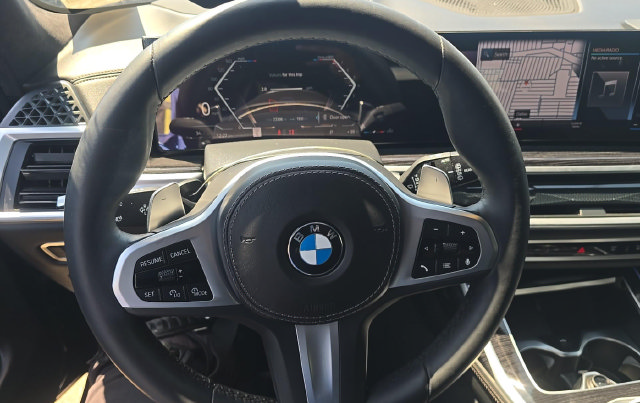 Used 2023 BMW X7 xDrive40i w/ M Sport Package AWD/4WD image 8