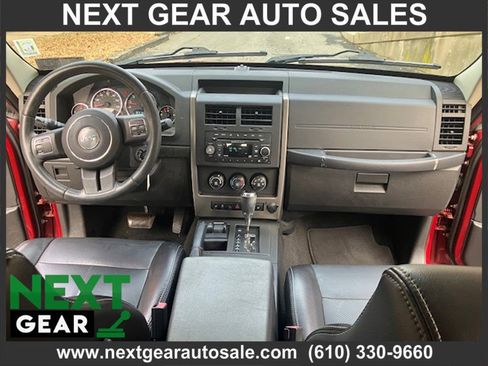 Used 2012 Jeep Liberty Sport image 9