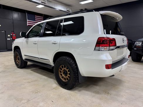 Used 2019 Toyota Land Cruiser w/ Preferred Accessory Package image 11