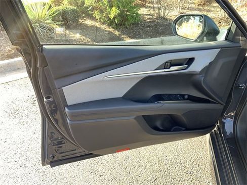 Used 2025 Toyota Camry SE image 17