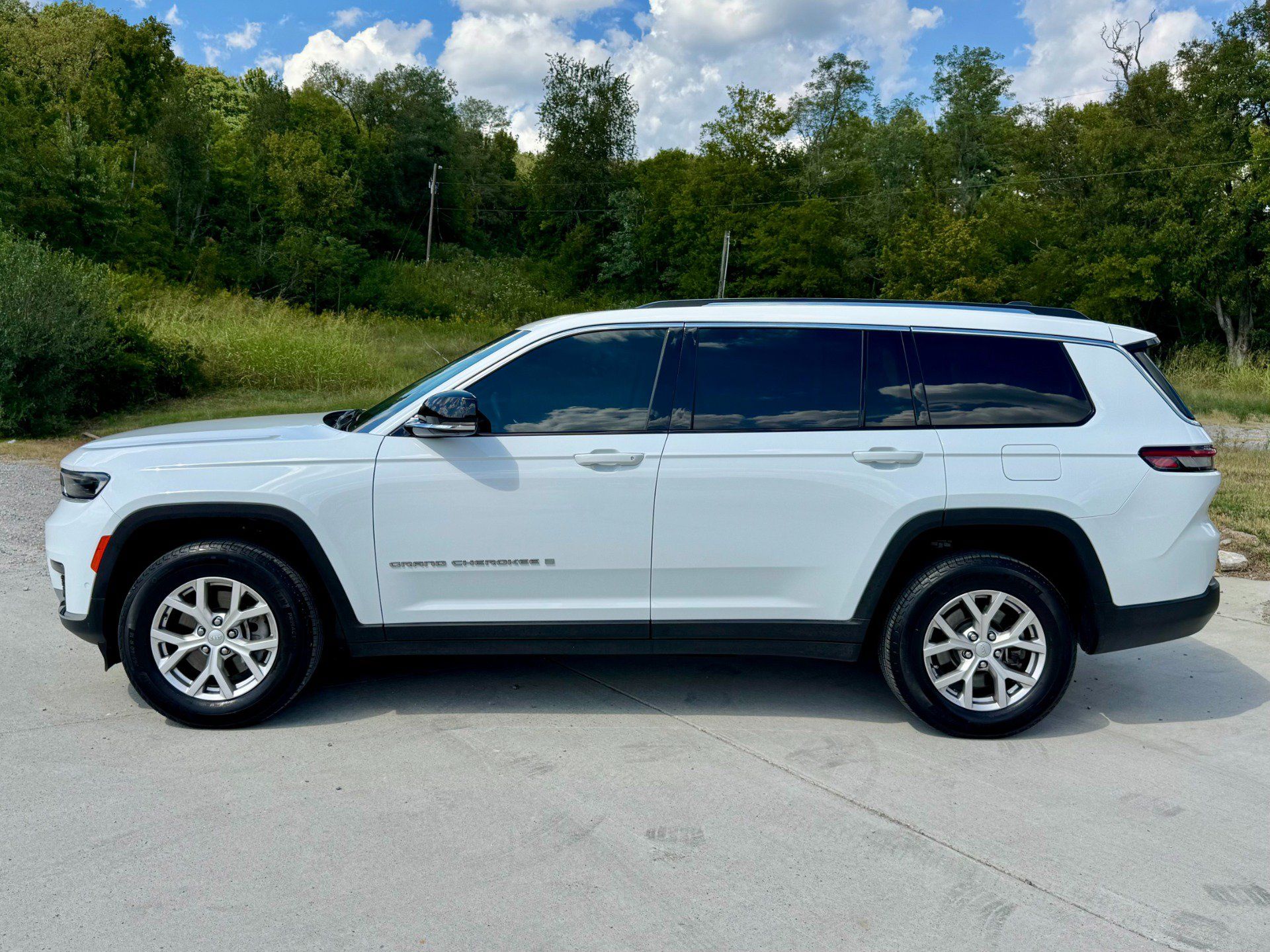 Used 2022 Jeep Grand Cherokee L Limited w/ Luxury Tech Group II AWD/4WD image 7