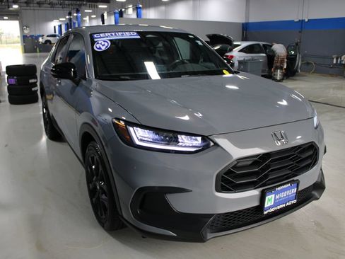 Used 2023 Honda HR-V Sport image 3