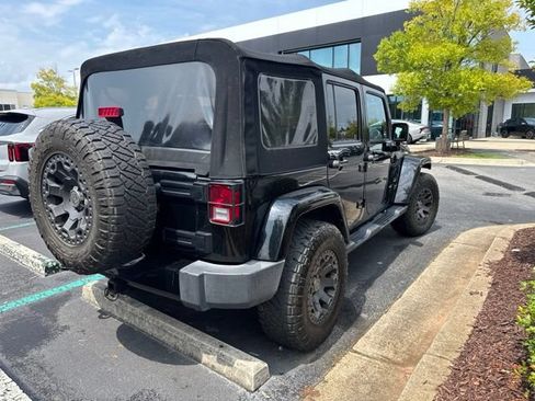 Used 2016 Jeep Wrangler Unlimited Sahara w/ Connectivity Group AWD/4WD image 5