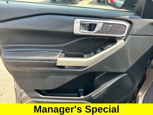 Used 2021 Ford Explorer XLT w/ Equipment Group 202A AWD/4WD image 11