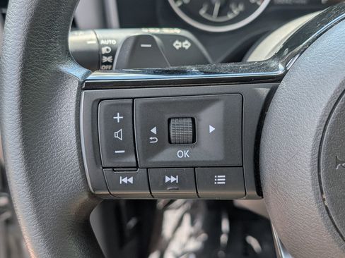 Used 2023 Nissan Rogue SV image 22