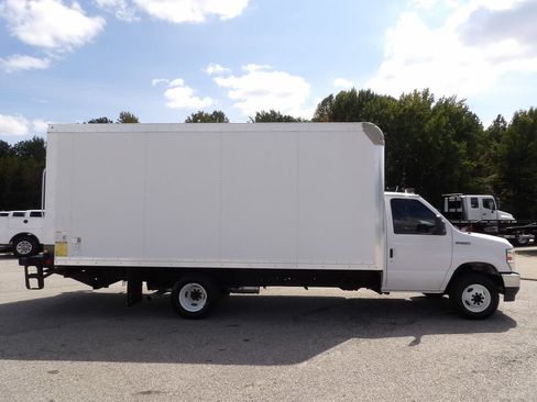 Used 2023 Ford E-450 and Econoline 450 Super Duty w/ Power Windows & Locks Group RWD image 9