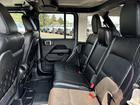 Used 2023 Jeep Wrangler Unlimited Rubicon w/ Cold Weather Group AWD/4WD image 24