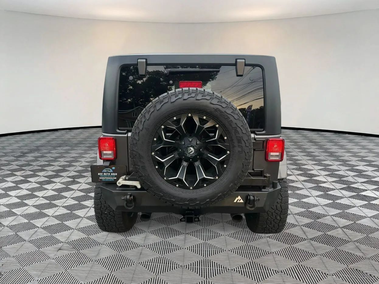 Used 2017 Jeep Wrangler Unlimited Sahara AWD/4WD image 6