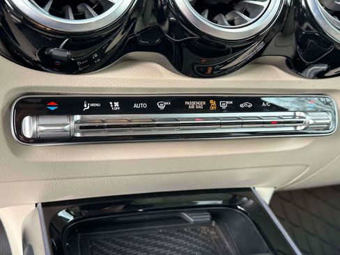 Used 2025 Mercedes-Benz GLB 250 4MATIC image 25