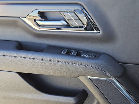 Used 2025 GMC Yukon XL Denali image 27