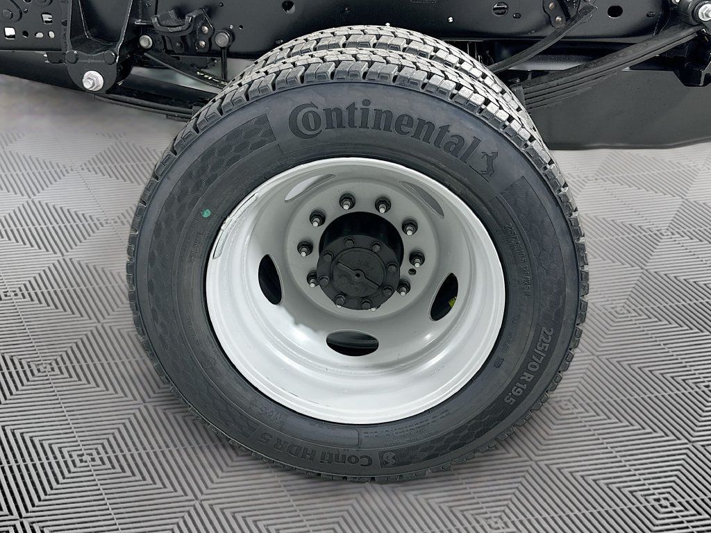 New 2026 Ford F550 4x4 Regular Cab Super Duty image 17