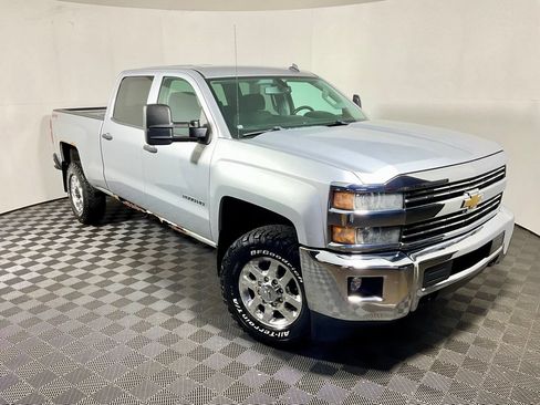 Used 2015 Chevrolet Silverado 2500 LT w/ LT Convenience Package AWD/4WD image 4