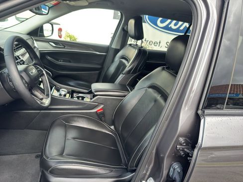 Used 2023 Jeep Grand Cherokee L Limited w/ Trailer Tow Group (B) image 9