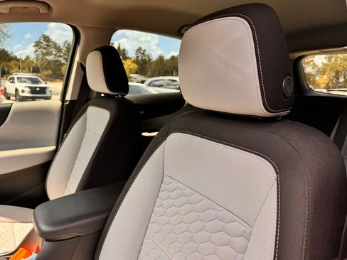 Used 2021 Chevrolet Equinox LS image 34