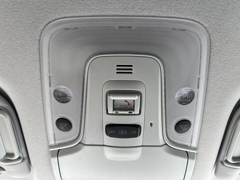 Certified 2022 Toyota Prius LE FWD image 28