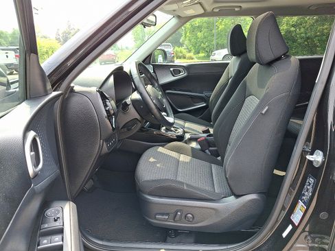 Used 2023 Kia Soul EX image 13
