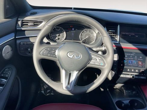 Used 2025 INFINITI QX50 Sport image 18