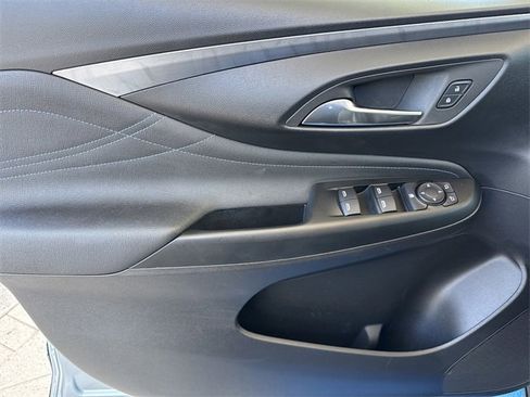 Used 2025 Buick Envista Sport Touring image 18