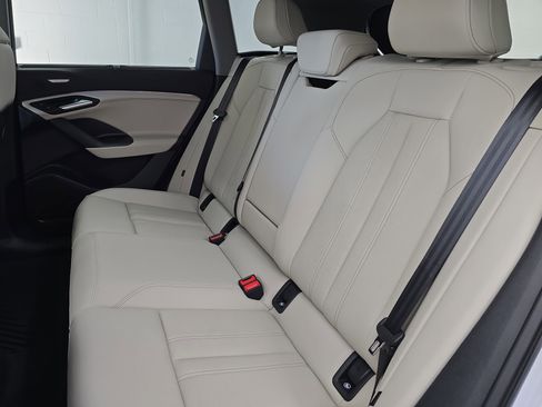 Used 2025 Audi Q6 e-tron Premium Plus w/ Premium Plus image 14