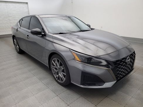 Used 2024 Nissan Altima 2.0 SR FWD image 13