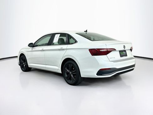 Used 2023 Volkswagen Jetta SE w/ Panoramic Sunroof Package FWD image 5