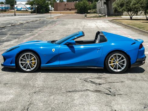 Used 2022 Ferrari 812 GTS RWD image 8