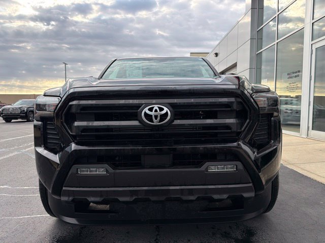 Certified 2025 Toyota Tacoma SR5 AWD/4WD image 2