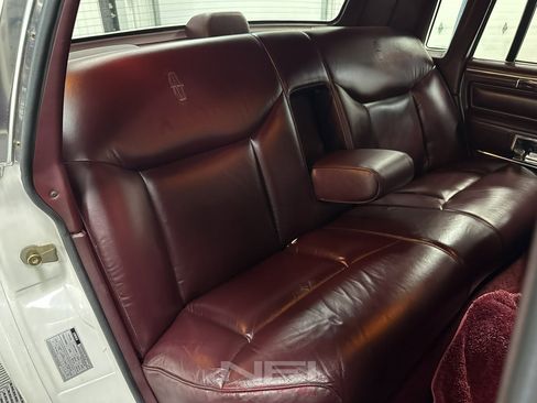 Used 1988 Lincoln Town Car Signature image 40