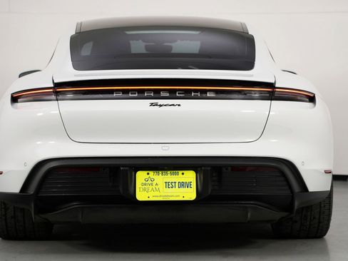 Used 2022 Porsche Taycan image 11