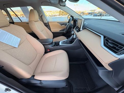 Used 2025 Toyota RAV4 XLE image 33