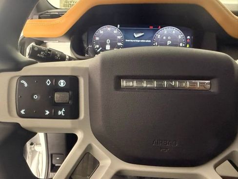 Used 2024 Land Rover Defender 130 X-Dynamic SE image 18