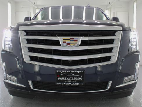 Used 2018 Cadillac Escalade Luxury image 27