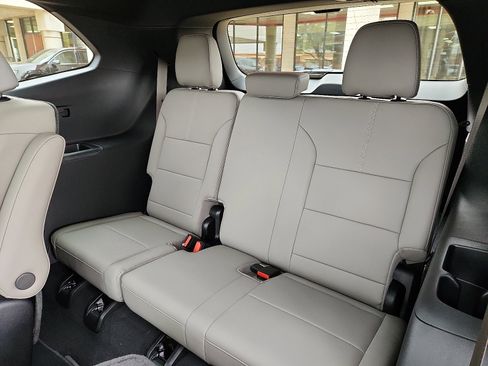 New 2026 GMC Acadia Elevation image 8