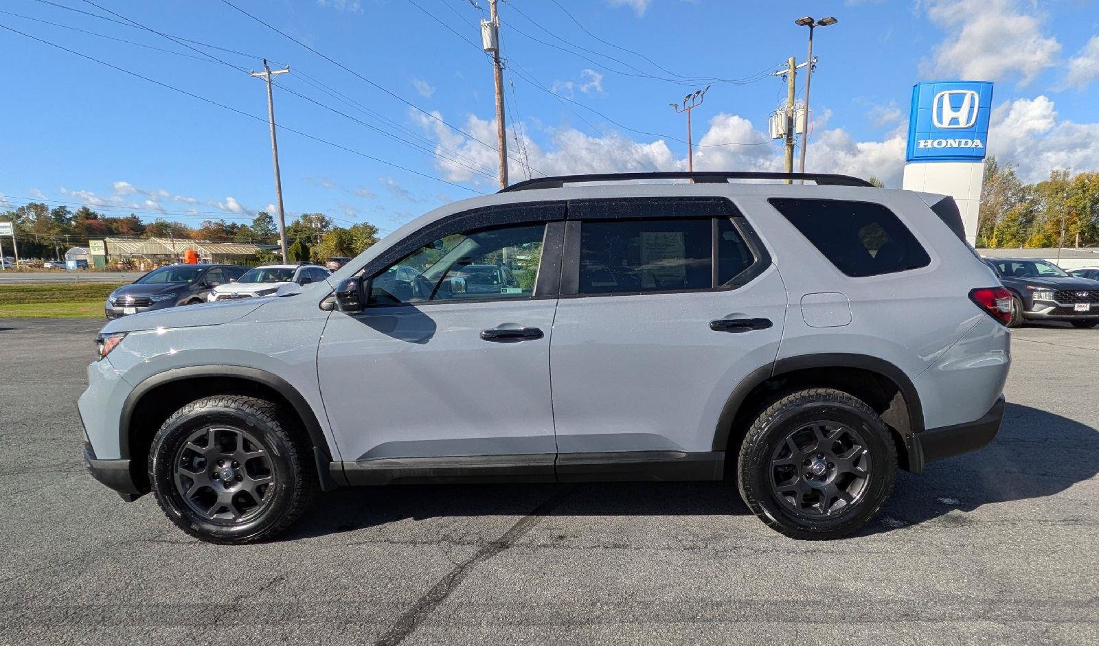Certified 2025 Honda Pilot TrailSport image 6
