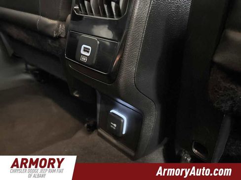 Used 2024 Jeep Compass Latitude image 32