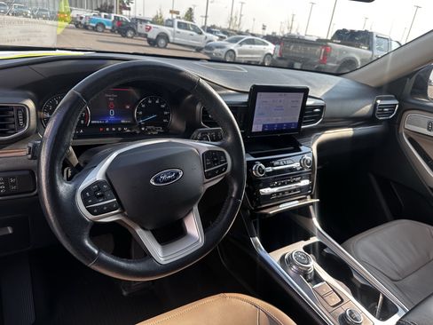 Used 2021 Ford Explorer Limited w/ Equipment Group 301A AWD/4WD image 5