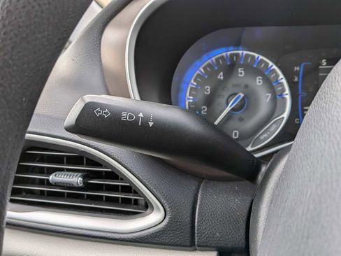 Used 2018 Chrysler Pacifica Touring Plus image 26