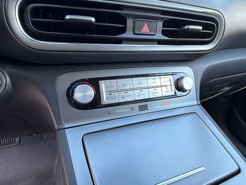 Used 2022 Hyundai Kona Limited image 14