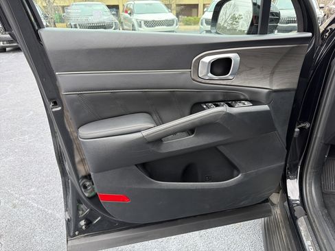 Used 2025 Kia Sorento SX image 10