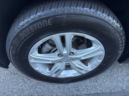 Used 2023 GMC Terrain SLE w/ Driver Convenience Package image 5