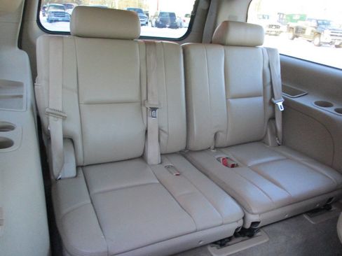 Used 2010 Cadillac Escalade ESV Premium image 36