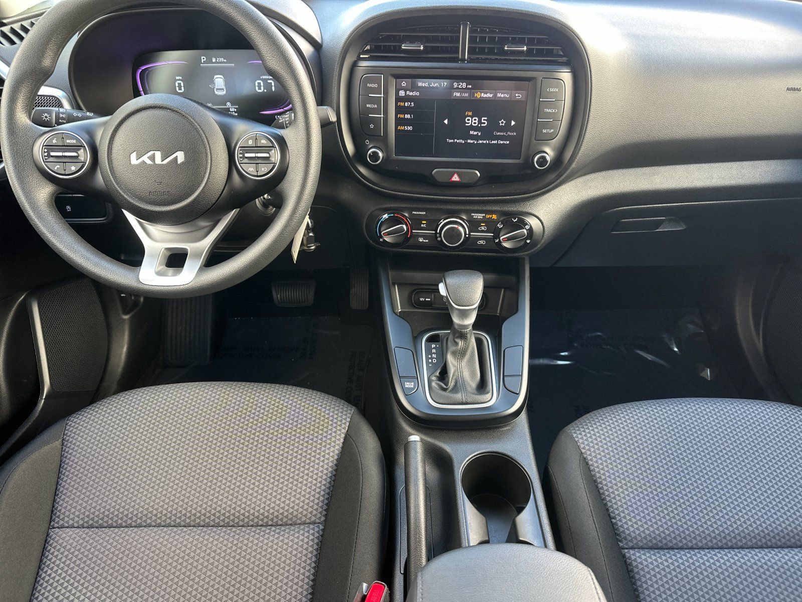 Used 2025 Kia Soul LX w/ LX Technology Package FWD image 13