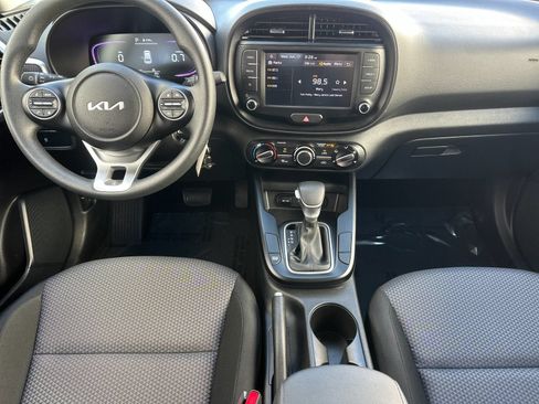 Used 2025 Kia Soul LX w/ LX Technology Package FWD image 13
