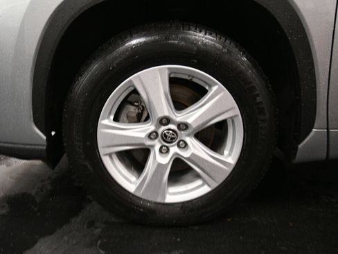 Certified 2025 Toyota Highlander LE image 35