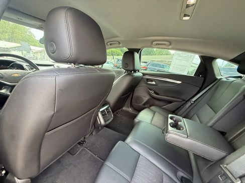 Used 2019 Chevrolet Impala LT FWD image 13