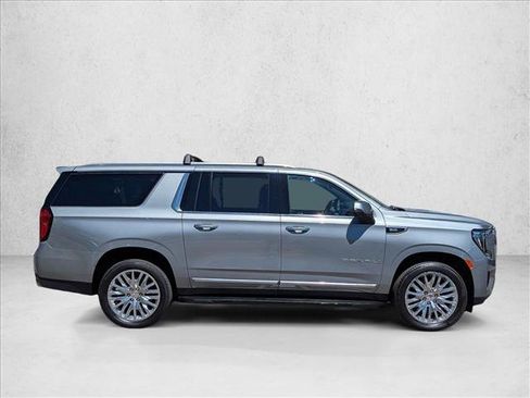 Used 2023 GMC Yukon XL Denali AWD/4WD image 4