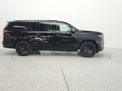 Used 2023 Cadillac Escalade ESV Sport Platinum w/ LPO, ONYX Package image 4