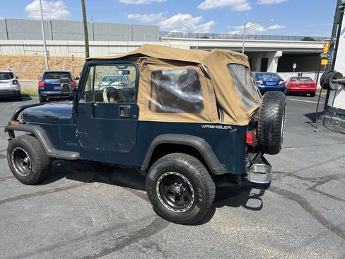 Used 1993 Jeep Wrangler Base 2dr 4WD SUV image 9