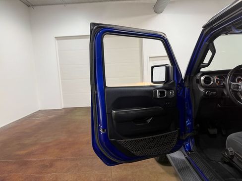 Used 2018 Jeep Wrangler Unlimited Sahara AWD/4WD image 55